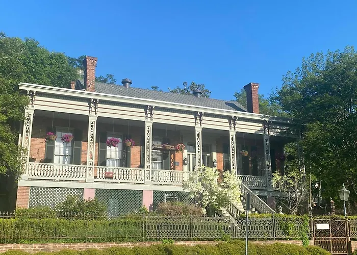 Corners Mansion Inn - A Bed And Breakfast