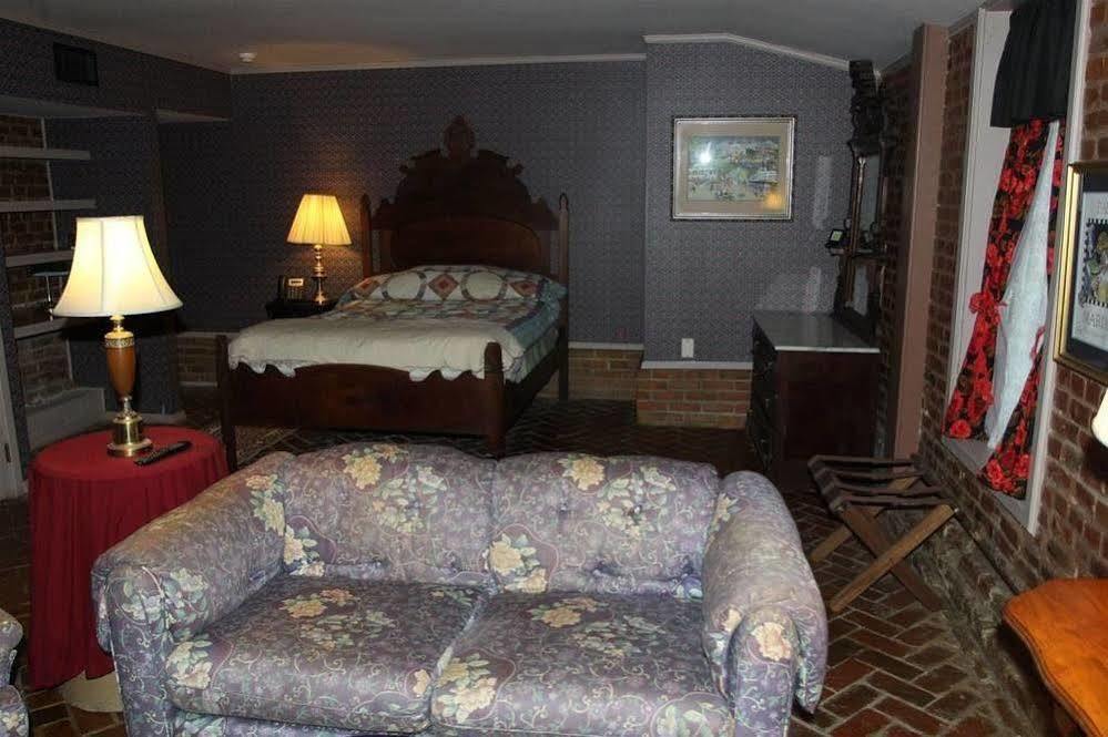 Corners Mansion - A Bed&breakfast Vicksburg